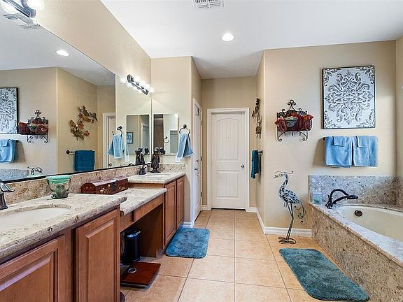4th image of 490 W Dragon Tree Ave