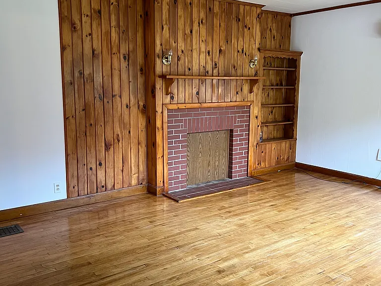 75 Mildred Ave — Photo 8