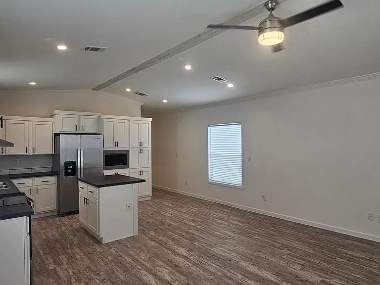 Dwelling at New Braunfels — Photo 65