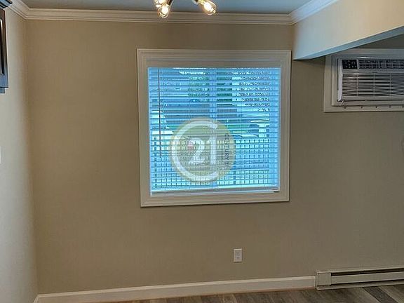 5th image of 318 W 36th St APT 4
