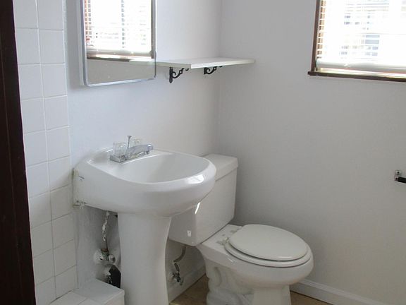2nd image of 3923 Haines St