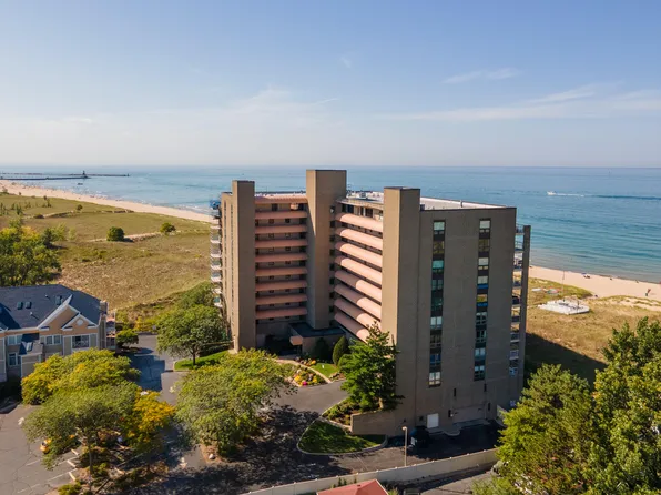 100 Lake Shore Dr APT 204, Michigan City, IN 46360