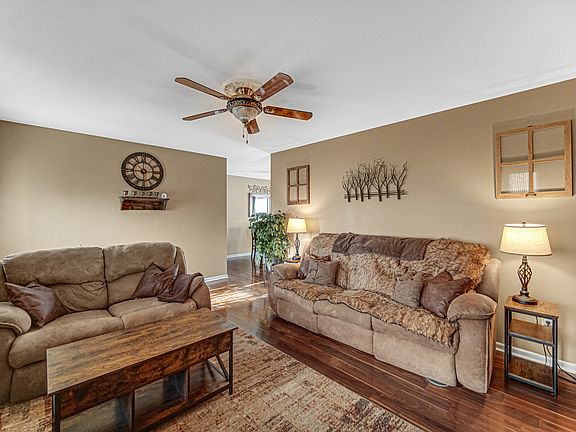 4th image of 1341 Prairie Estate Dr