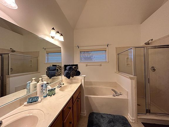 5th image of 3224 Rosebrook Cir N