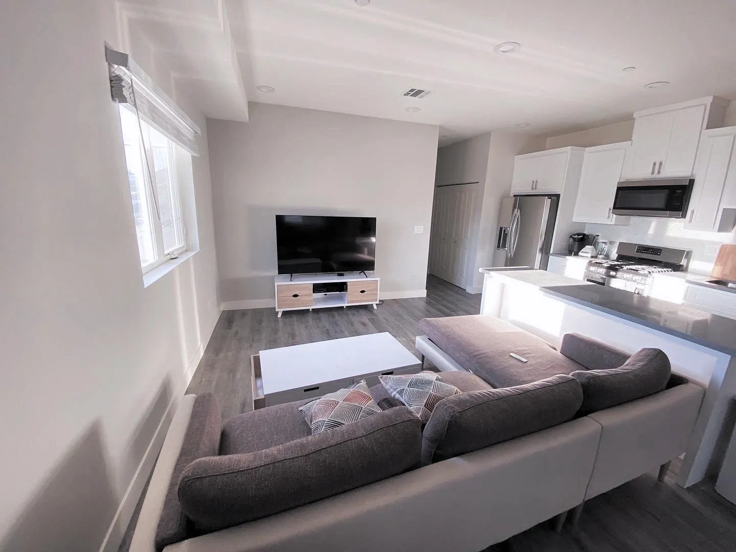 4 bed, 1808 sqft, $1,699 — Photo 2