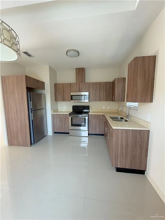 2 bed, 2.0 bath, 1030 sqft, $1,150 — Photo 3