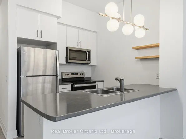 16 Concord Pl #642, Grimsby, ON L3M 0J1