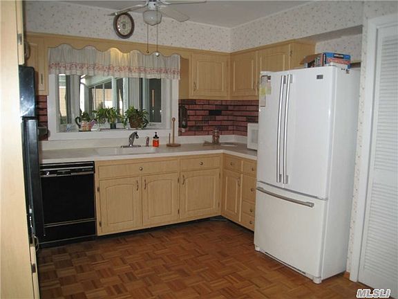 3rd image of 85 Peach St