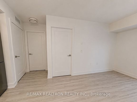 3rd image of 575 Bloor St E #604