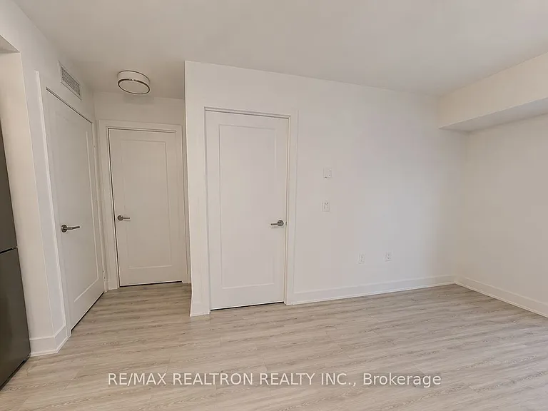 575 Bloor St E #604 — Photo 3