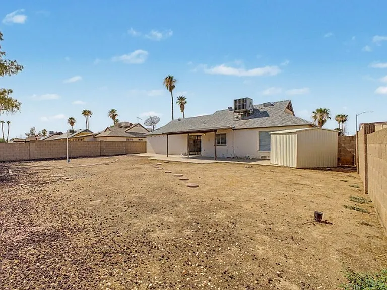 10719 W Vista Ave — Photo 25
