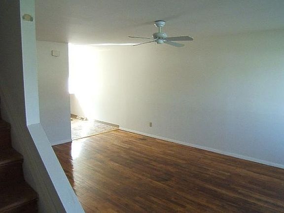 2nd image of 927 Woodhill Dr