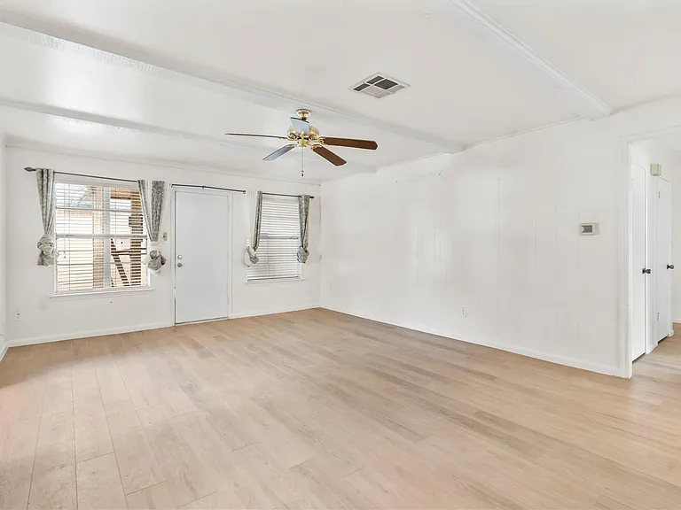 8903 Roos Rd — Photo 10