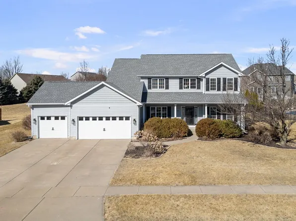 408 S Tombergs Dr, Eldridge, IA 52748
