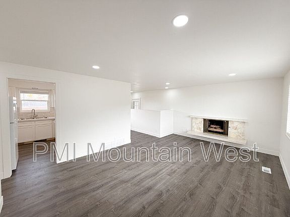 2nd image of 1011 Claremont Dr