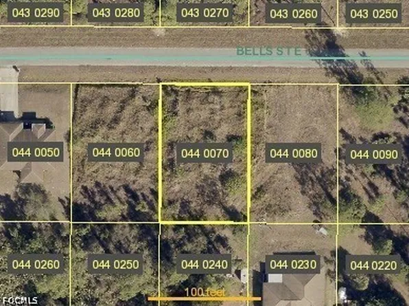 1042 Bells St E, Lehigh Acres, FL 33974