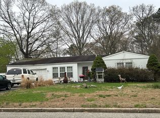 12 N Ridge Dr, Coram, NY 11727