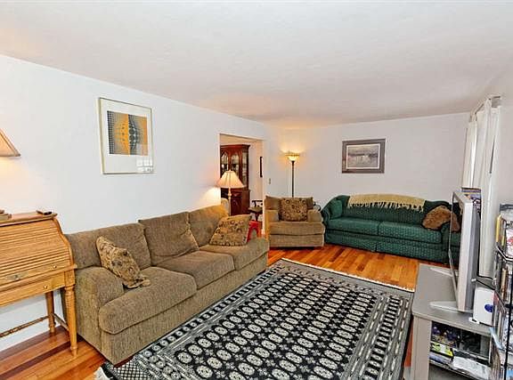 2nd image of 39 Lincoln Ave