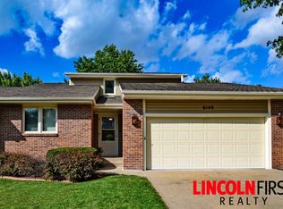 8140 Hickory Ln, Lincoln, NE 68510