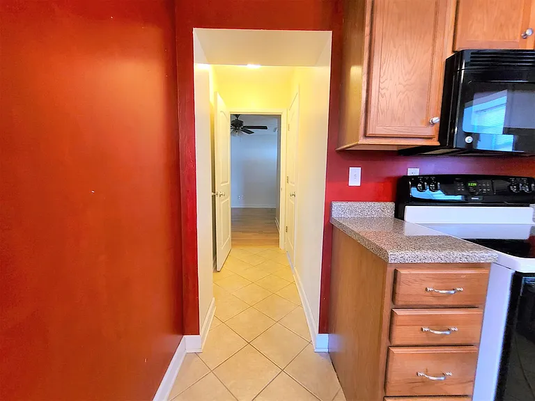 121 Fairfax Rd — Photo 13