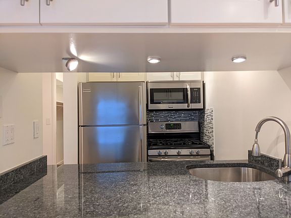 5th image of 350 W 50th St APT 4H