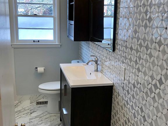 4th image of 256 Zandale Dr