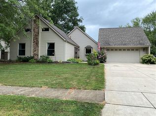 2528 Kari Knls, Charleston, IL 61920