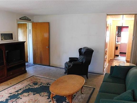 5th image of 445 Highland Ave