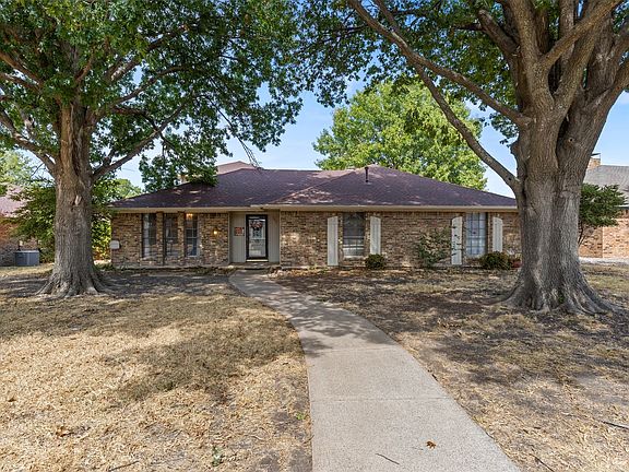 3rd image of 703 Spring Brook Dr
