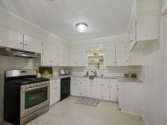 2nd image of 2843 Alvin Ln