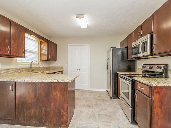 5th image of 2903 Weybridge Dr