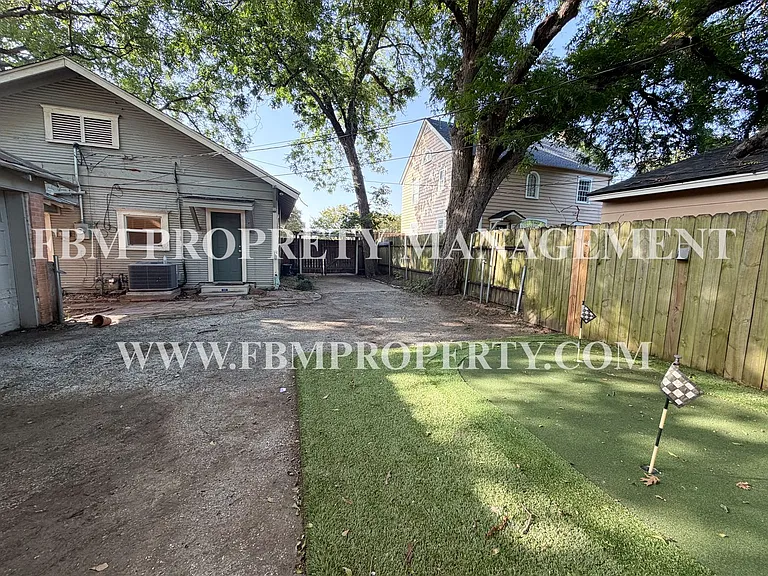 604 W Knox St — Photo 22