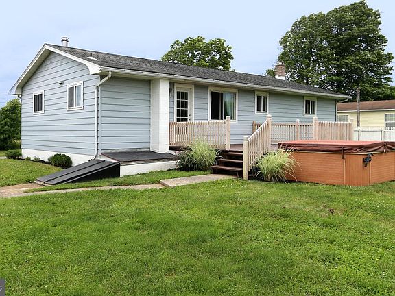 5th image of 19 Hoover Dr