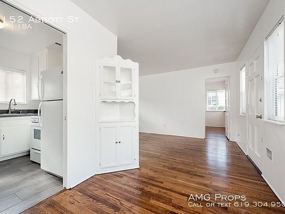 3rd image of 2152 Abbott St