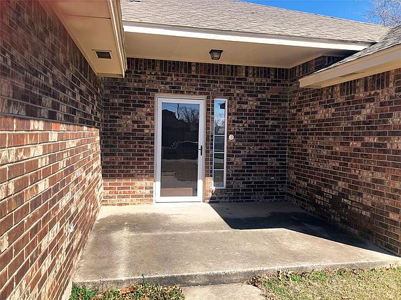 3rd image of 1541 Tudor Dr