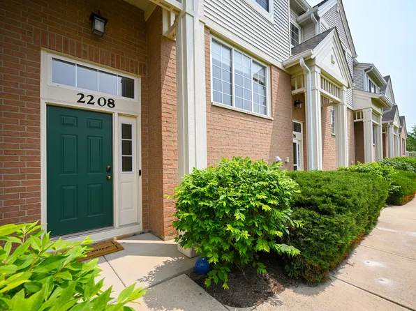 2208 W Concord Ln, Addison, IL 60101