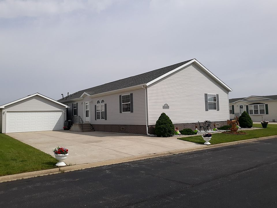 1st image of 827 Aspen Dr