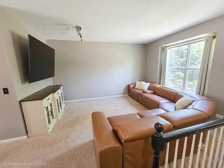 208 Comstock Dr — Photo 4