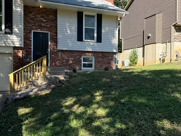 9202 W 49th St, Merriam, KS 66203