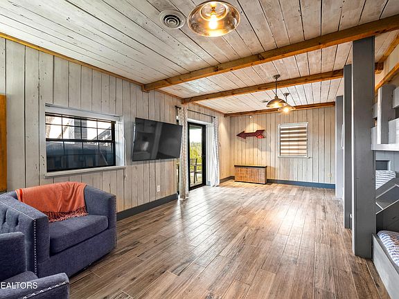 30th image of 1019 Moonside Ln