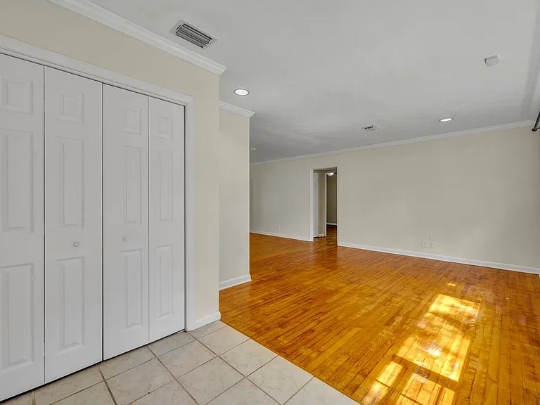 1816 Mizell Ave — Photo 4