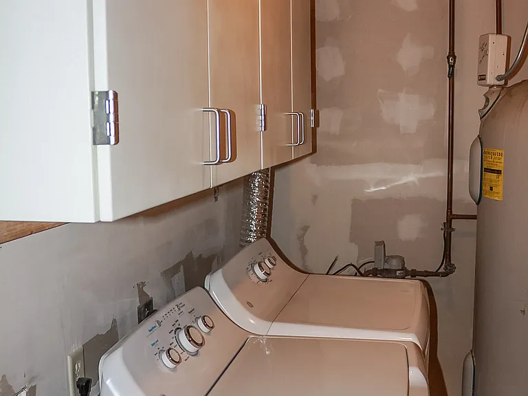 1215 E Bremer Ave — Photo 12