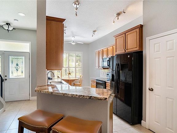 3rd image of 2422 Depauw Ave