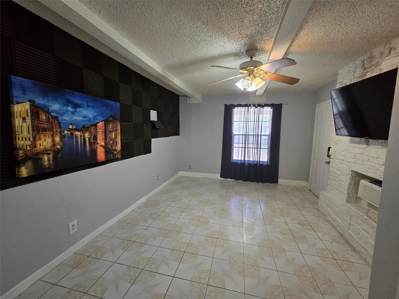 Studio, 1.0 bath, 350 sqft, $985 — Photo 4