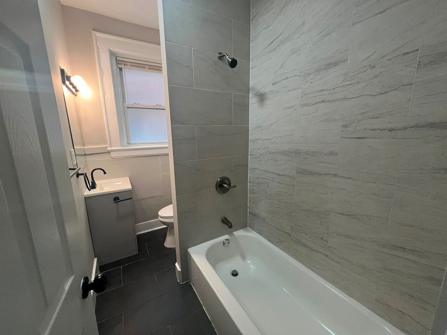 3 bed, $2,000 — Photo 2