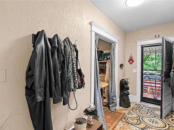 4th image of 2519 Olive St