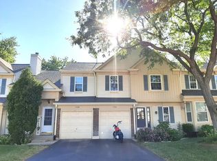 1528 Apple Grove Ln, Westmont, IL