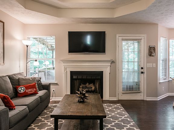 3rd image of 108 Arapaho Ct