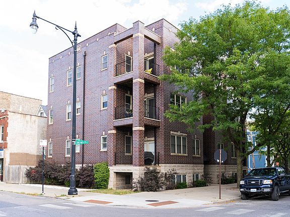 2nd image of 4004 N Saint Louis Ave Unit 3N