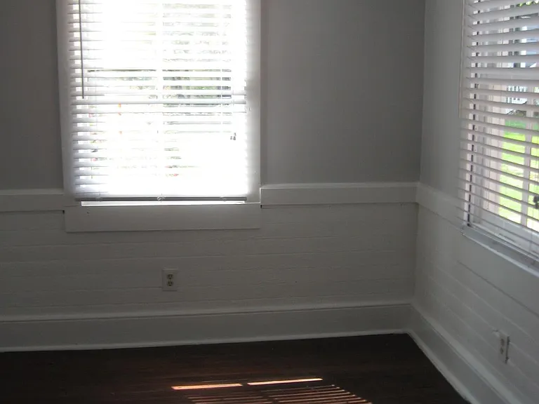 520 E Hall Ln — Photo 10